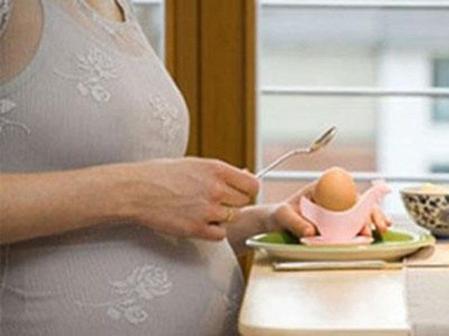 Bà bầu có nên ăn trứng vịt lộn không? Những chú ý cho bà bầu ăn trứng vịt lộn